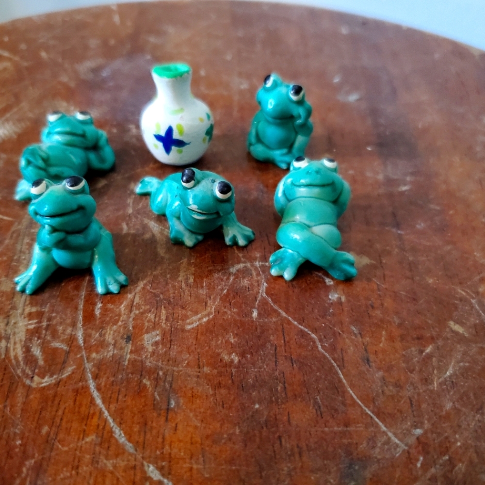 5 Stargazing Ceramic Frogs with Outdoor Fireplace